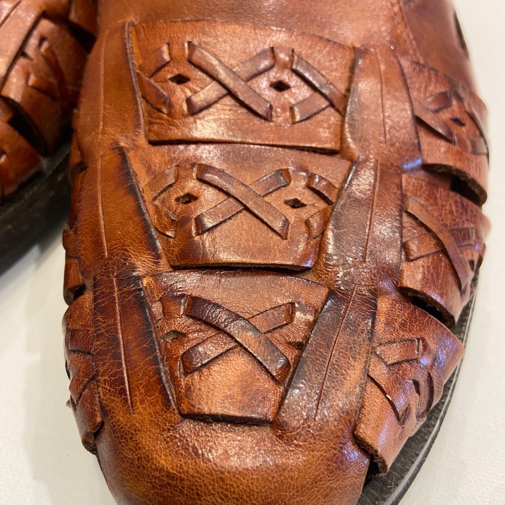 David Taylor, men’s size 10 brown woven leather dress sandal with buckle - Picture 2 of 7